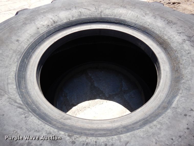 image for item MF9590 33.25-35XR tire