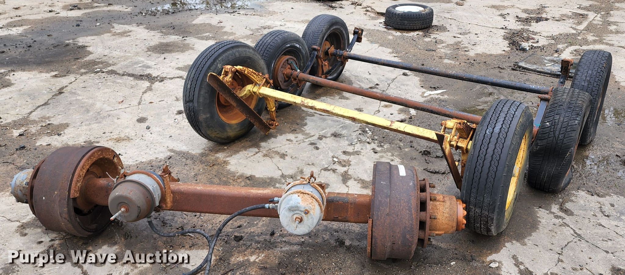 (4) trailer axles in Odessa, MO Item KF9129 sold Purple Wave