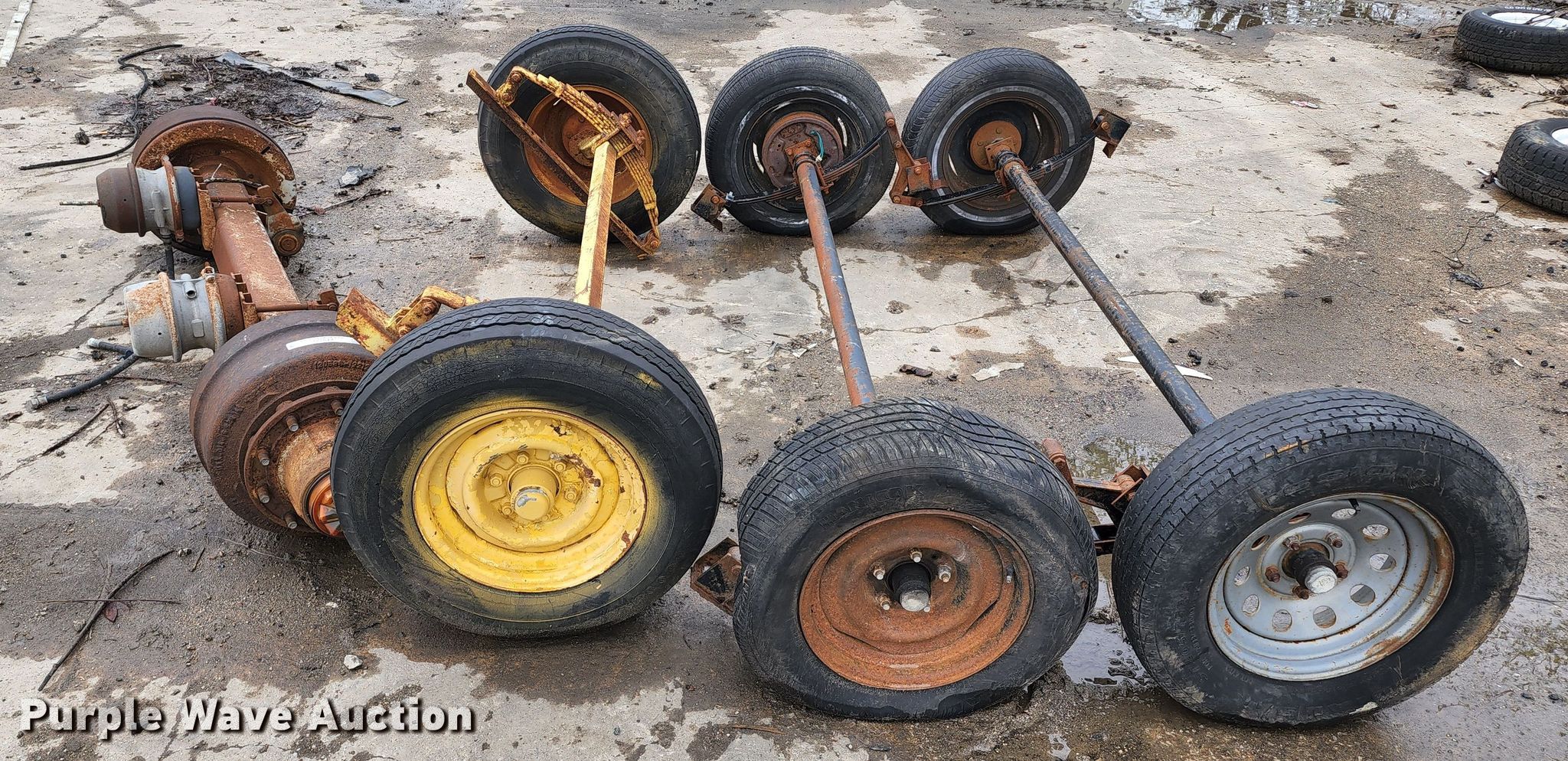 (4) trailer axles in Odessa, MO Item KF9129 sold Purple Wave