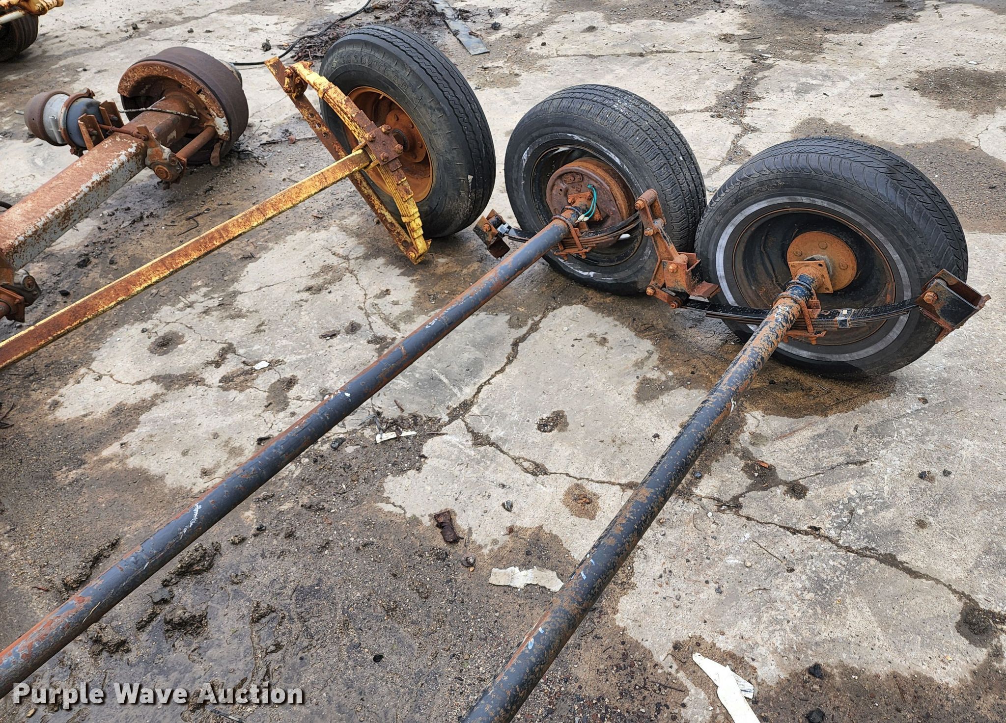 (4) trailer axles in Odessa, MO Item KF9129 sold Purple Wave