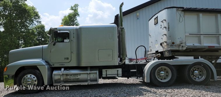 image for item DI1223 1997 Freightliner FLD120  semi truck