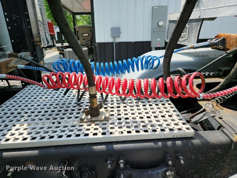 image for item DI1223 1997 Freightliner FLD120  semi truck