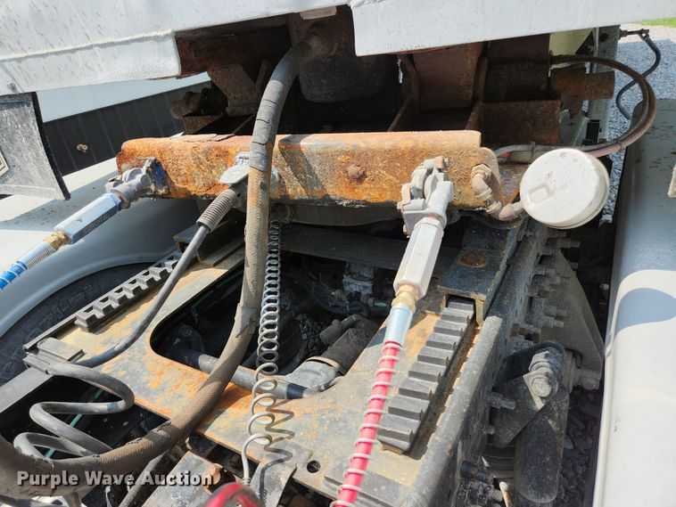 image for item DI1223 1997 Freightliner FLD120  semi truck