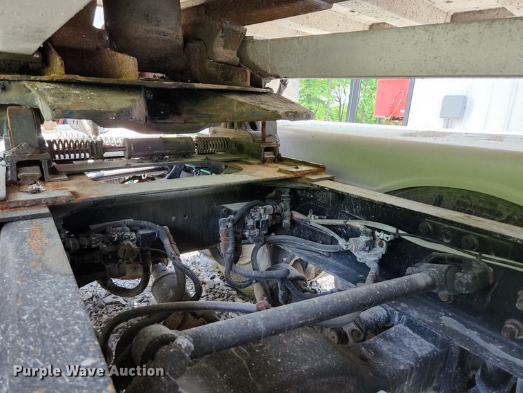 image for item DI1223 1997 Freightliner FLD120  semi truck