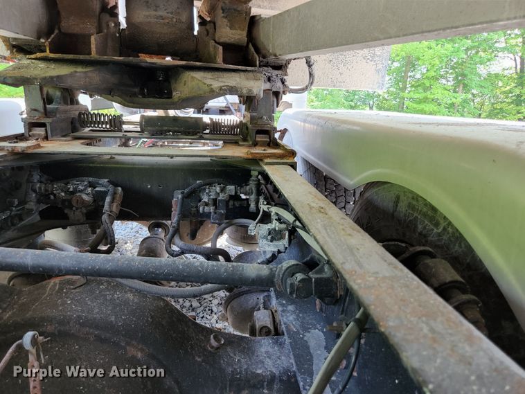 image for item DI1223 1997 Freightliner FLD120  semi truck