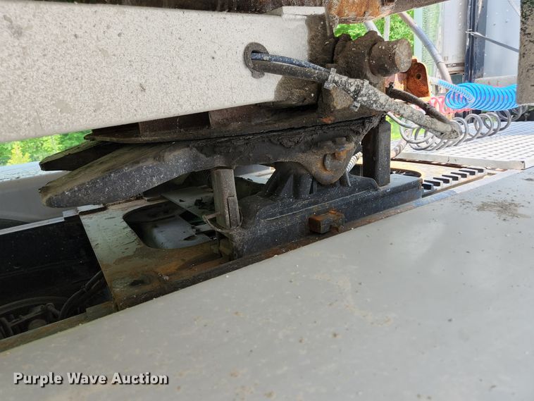 image for item DI1223 1997 Freightliner FLD120  semi truck