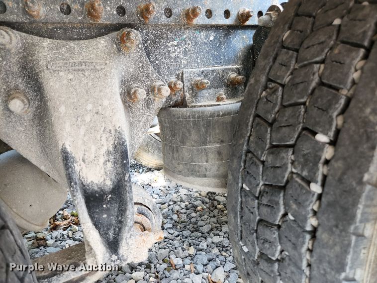 image for item DI1223 1997 Freightliner FLD120  semi truck