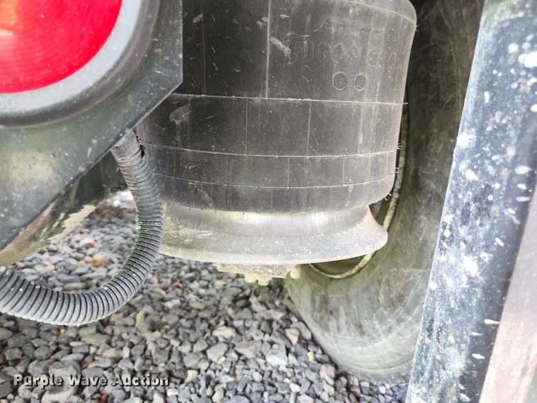 image for item DI1223 1997 Freightliner FLD120  semi truck