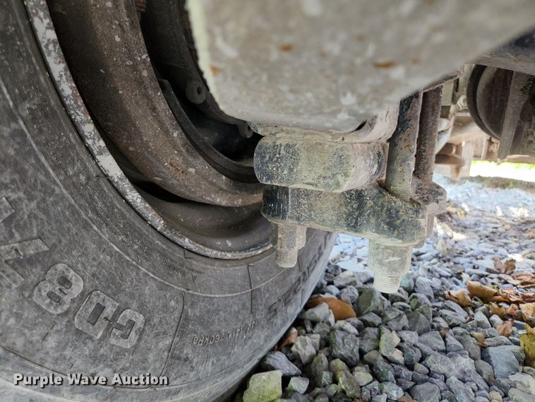 image for item DI1223 1997 Freightliner FLD120  semi truck