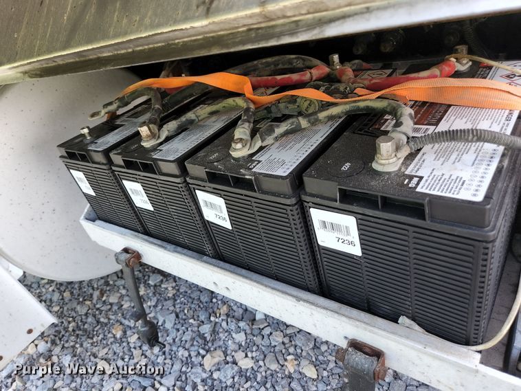 image for item DI1223 1997 Freightliner FLD120  semi truck