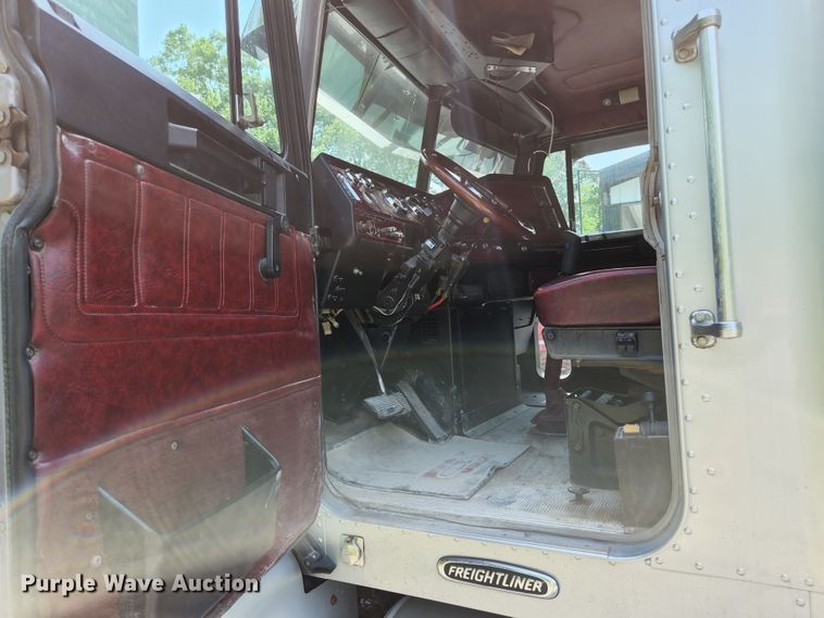 image for item DI1223 1997 Freightliner FLD120  semi truck