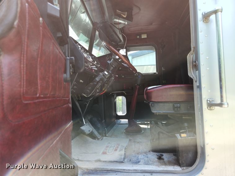 image for item DI1223 1997 Freightliner FLD120  semi truck