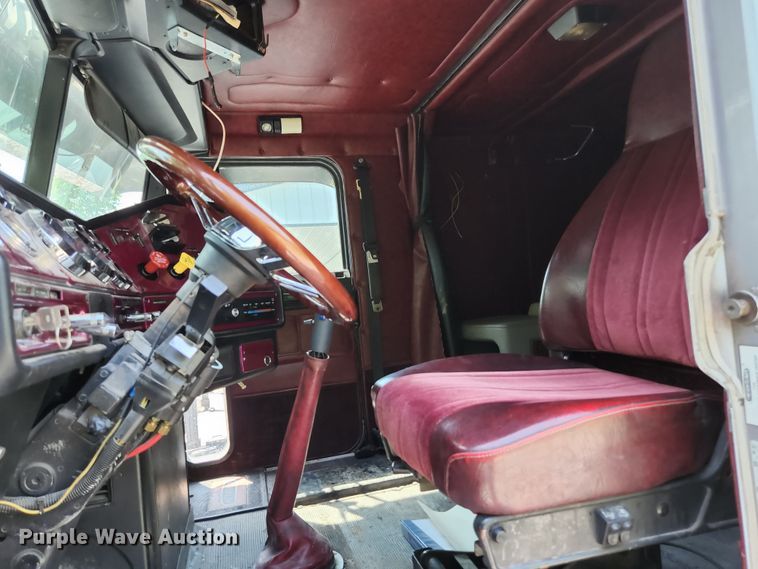 image for item DI1223 1997 Freightliner FLD120  semi truck