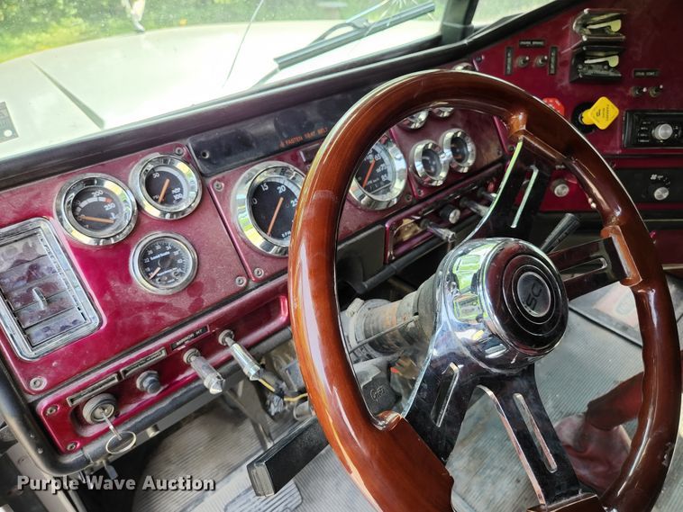 image for item DI1223 1997 Freightliner FLD120  semi truck