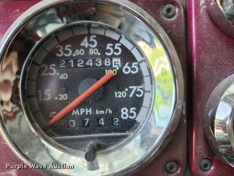 image for item DI1223 1997 Freightliner FLD120  semi truck