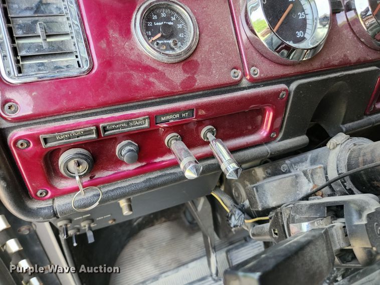 image for item DI1223 1997 Freightliner FLD120  semi truck