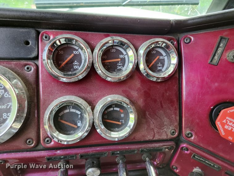 image for item DI1223 1997 Freightliner FLD120  semi truck