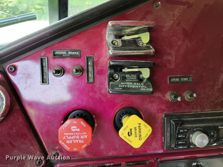 image for item DI1223 1997 Freightliner FLD120  semi truck