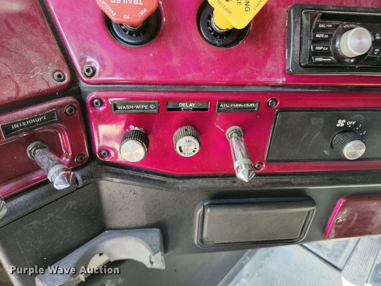 image for item DI1223 1997 Freightliner FLD120  semi truck