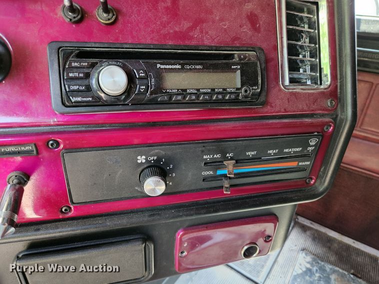 image for item DI1223 1997 Freightliner FLD120  semi truck