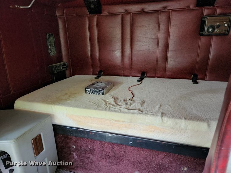 image for item DI1223 1997 Freightliner FLD120  semi truck