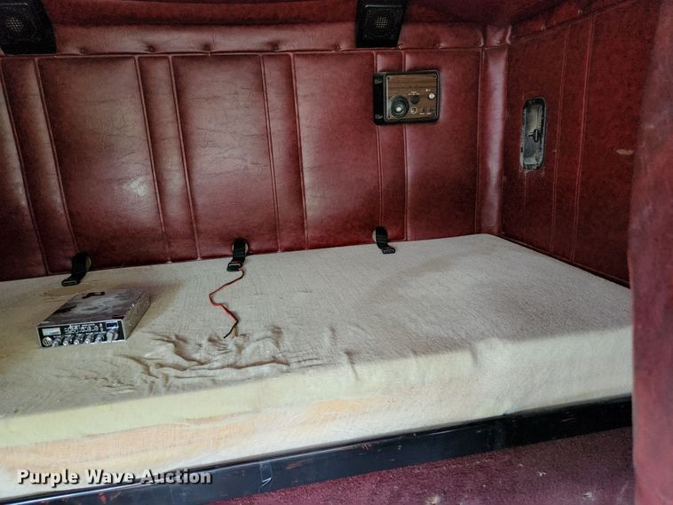 image for item DI1223 1997 Freightliner FLD120  semi truck