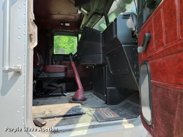 image for item DI1223 1997 Freightliner FLD120  semi truck