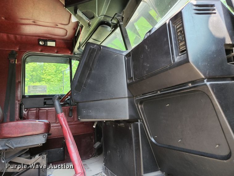 image for item DI1223 1997 Freightliner FLD120  semi truck