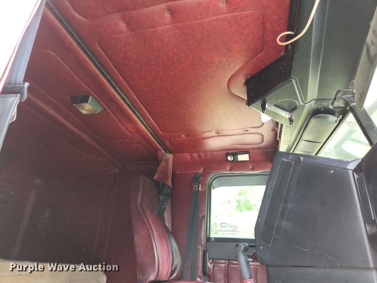 image for item DI1223 1997 Freightliner FLD120  semi truck