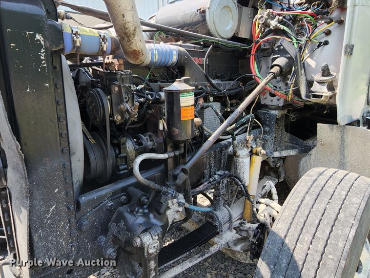 image for item DI1223 1997 Freightliner FLD120  semi truck