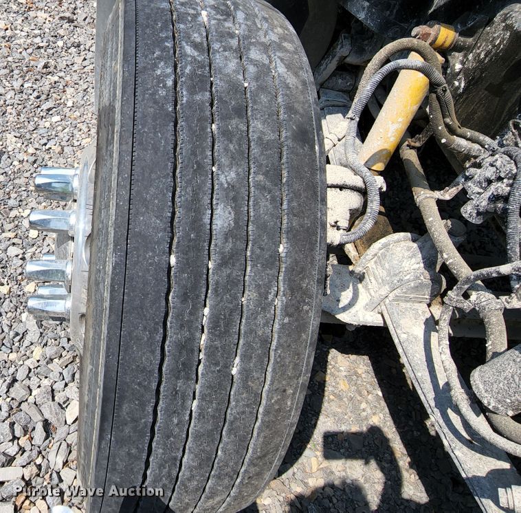 image for item DI1223 1997 Freightliner FLD120  semi truck