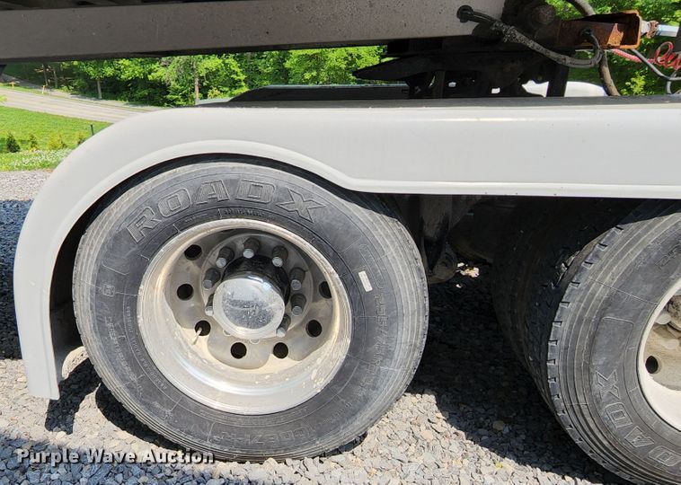 image for item DI1223 1997 Freightliner FLD120  semi truck