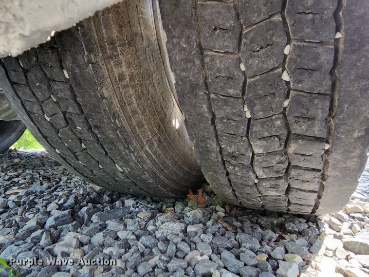 image for item DI1223 1997 Freightliner FLD120  semi truck