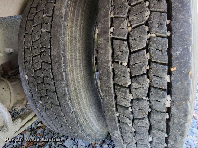 image for item DI1223 1997 Freightliner FLD120  semi truck