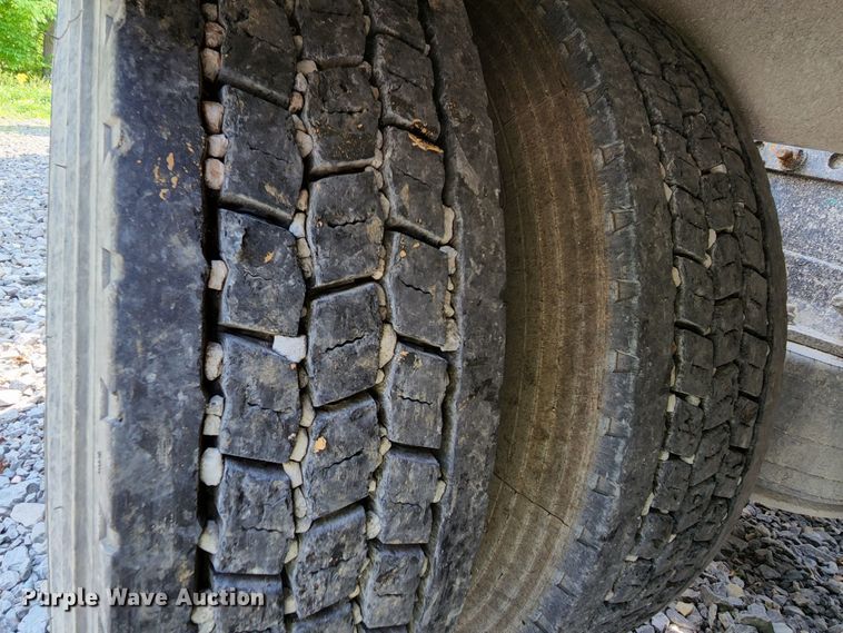 image for item DI1223 1997 Freightliner FLD120  semi truck