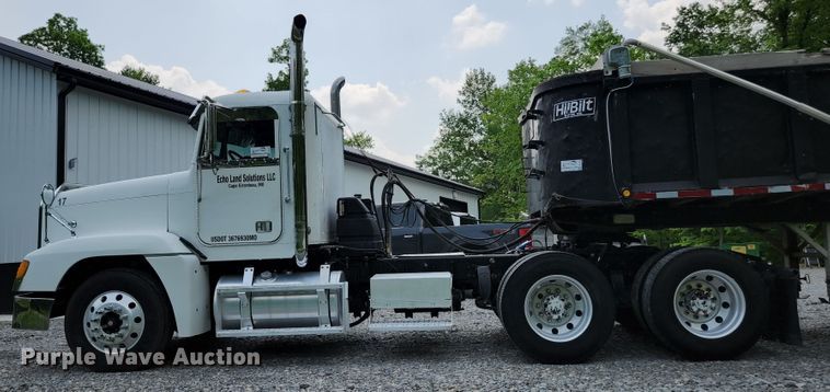 image for item DI1225 2000 Freightliner FLD120  semi truck
