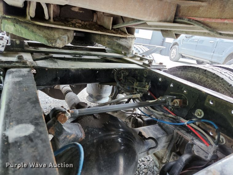 image for item DI1225 2000 Freightliner FLD120  semi truck