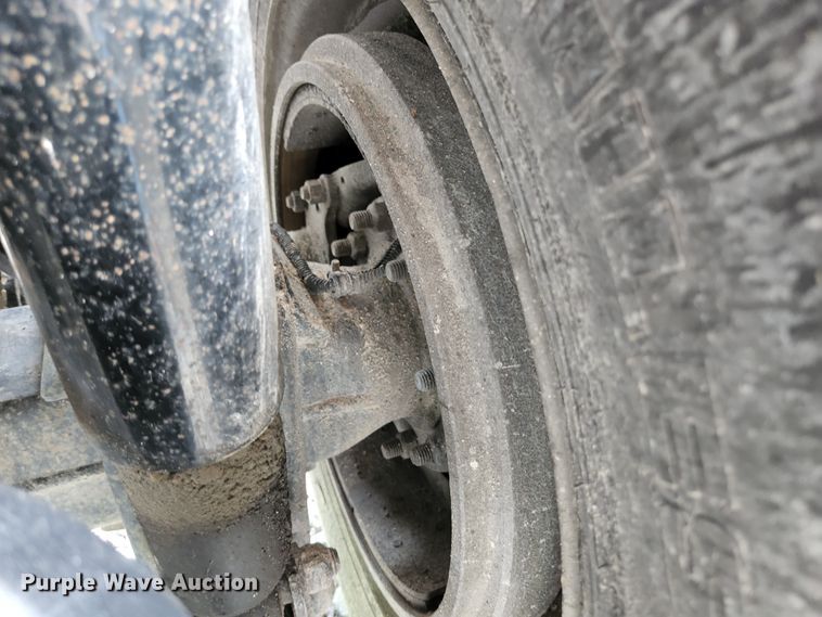 image for item DI1225 2000 Freightliner FLD120  semi truck