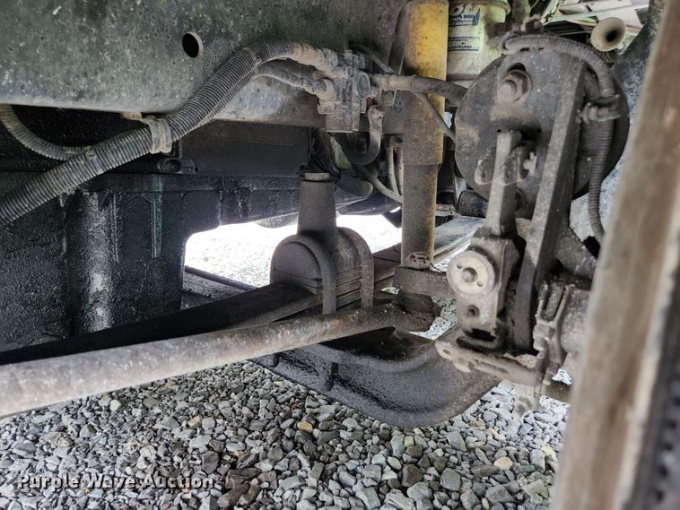 image for item DI1225 2000 Freightliner FLD120  semi truck