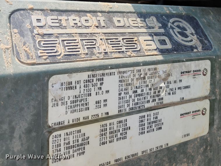 image for item DI1225 2000 Freightliner FLD120  semi truck