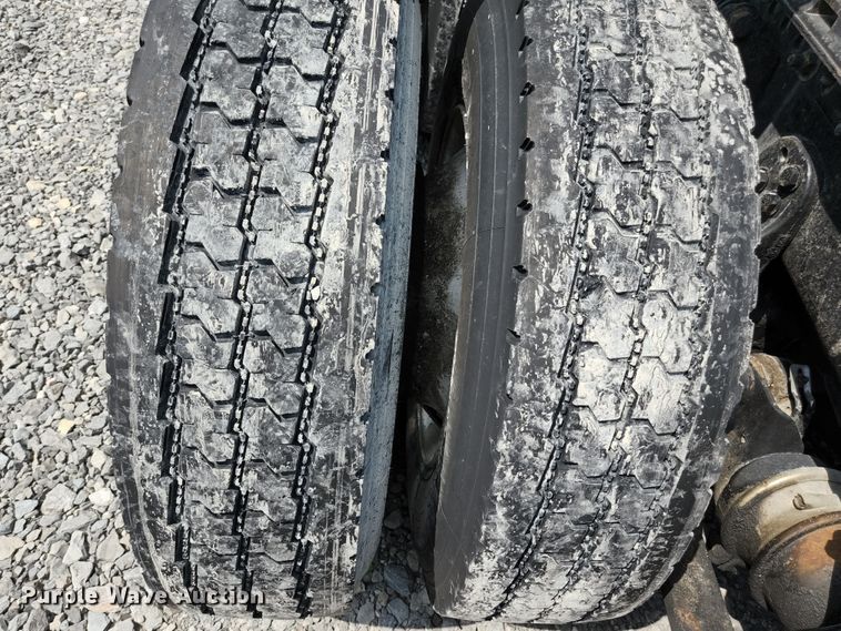 image for item DI1225 2000 Freightliner FLD120  semi truck