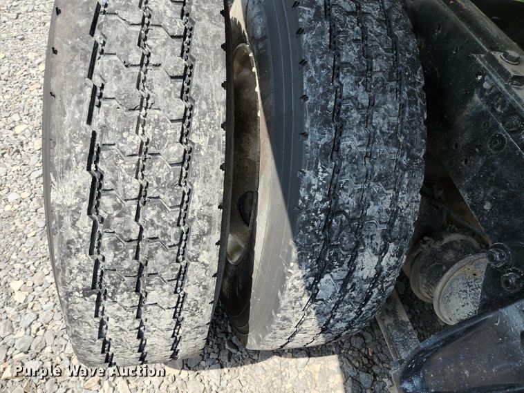 image for item DI1225 2000 Freightliner FLD120  semi truck