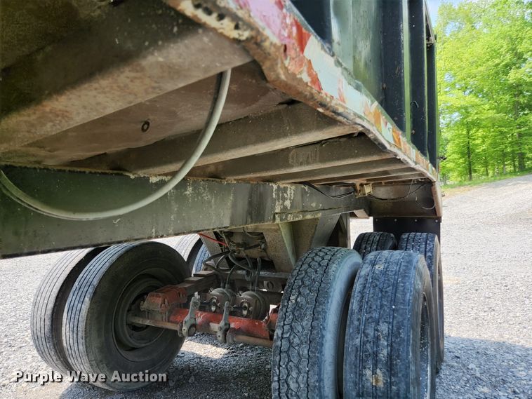image for item DI1226 1993 Hilbilt  end dump trailer