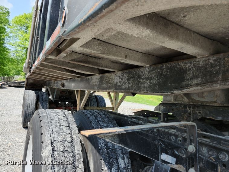 image for item DI1226 1993 Hilbilt  end dump trailer