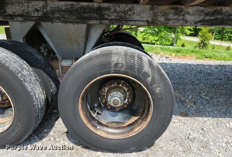 image for item DI1226 1993 Hilbilt  end dump trailer