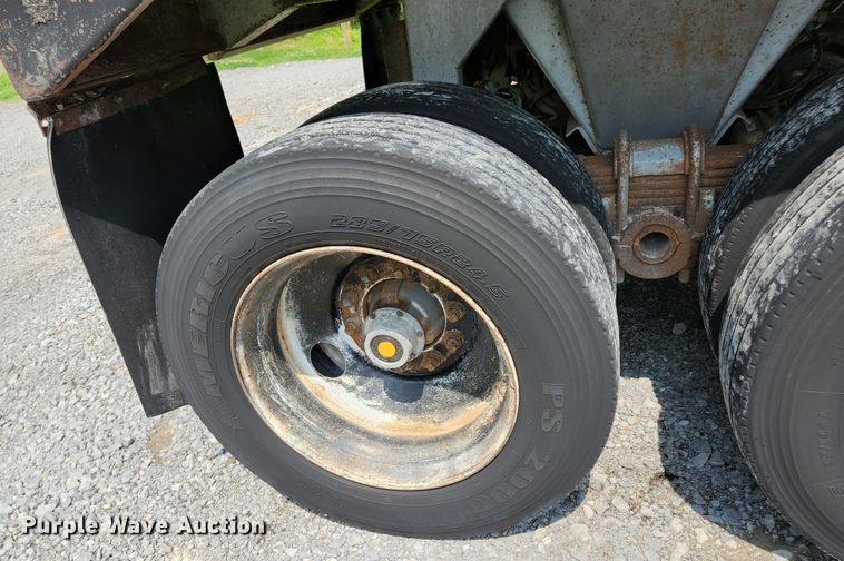 image for item DI1226 1993 Hilbilt  end dump trailer