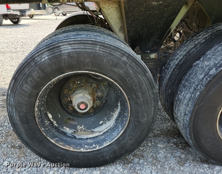 image for item DI1226 1993 Hilbilt  end dump trailer