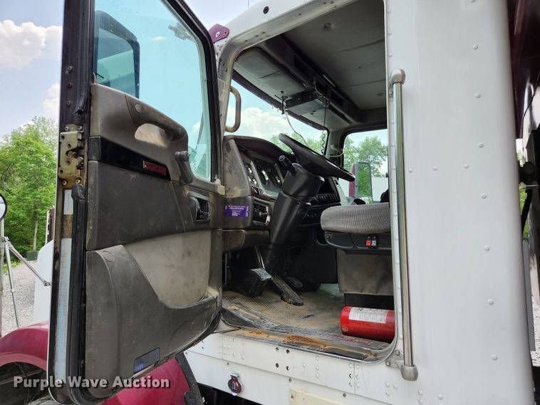 image for item DI1227 2007 Kenworth T800  dump truck