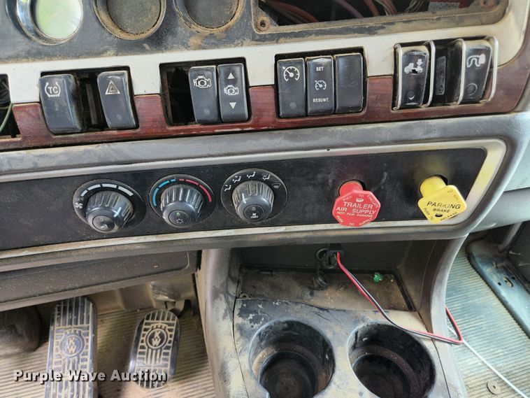 image for item DI1227 2007 Kenworth T800  dump truck