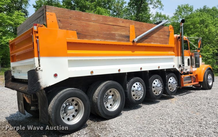 image for item DI1228 2000 Freightliner Classic XL  dump truck